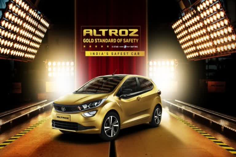 Tata Motors premium hatchback segment, Tata Motors rolls out Altroz, Altroz price, Altroz features, business news in tamil, டாடா அல்ட்ரோஸ், டாடா ஹாட்ச்பேக் அல்ட்ரோஸ்