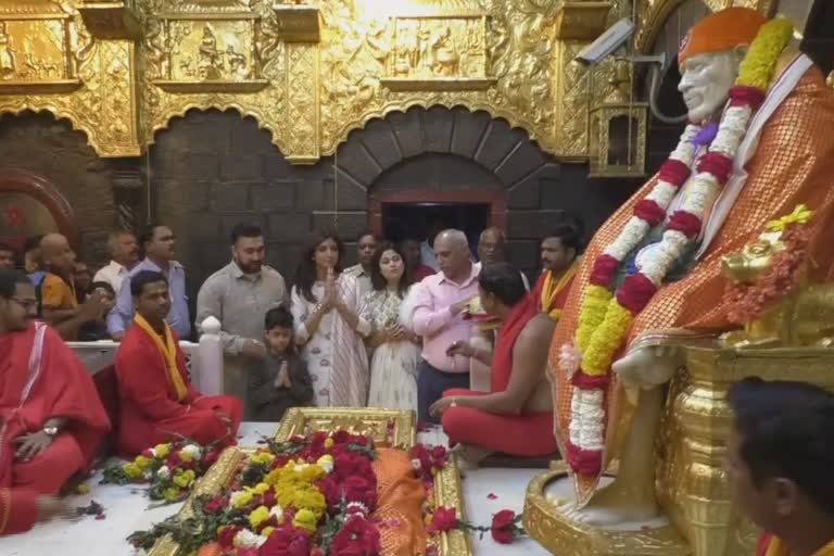 Shilpa Shetty at Shirdi, Shilpa Shetty seek blessings from Saibaba at Shirdi, Shilpa Shetty on her upcoming films, Shilpa Shetty visit saibaba temple in shirdi, शिल्पा शेट्टीची साईदरबारी हजेरी