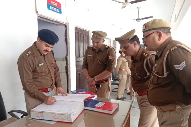 Ghaziabad SSP inspection at Vijay Nagar police station