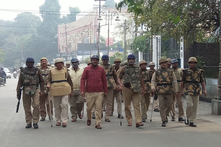 uttar pardesh police arrest protester