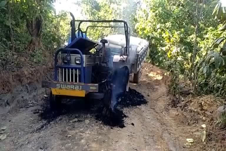 Naxal kills contractor  Bokaro news  Construction machines  Gomia  Jharkhand  Tutijharna village  സൂപ്പര്‍വൈസറെ നക്സലുകള്‍ കൊലപ്പെടുത്തി  നക്സല്‍ ആക്രമണം  ജാര്‍ഘണ്ഡില്‍ നക്സല്‍ ആക്രമണം