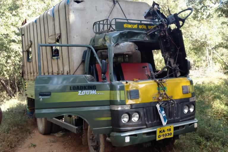 Elephant Attack on a Lorry in Chickmagaluru!