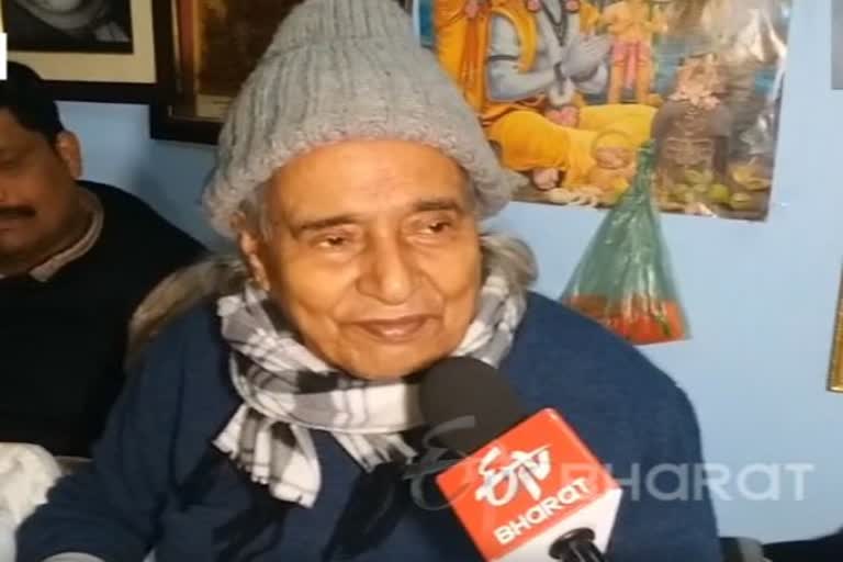 ईटीवी भारत से बात करते छन्नूलाल मिश्र