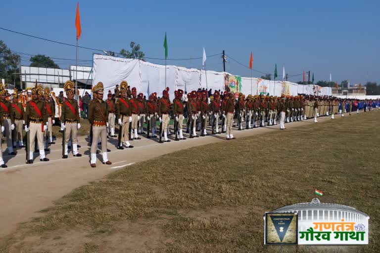 collector-shashi-bhushan-hoisted-the-tricolor-flag-in-katni