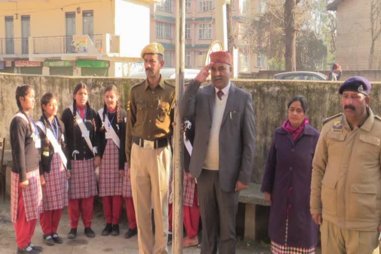 ADJ hoisted tricolor in sundernagar court