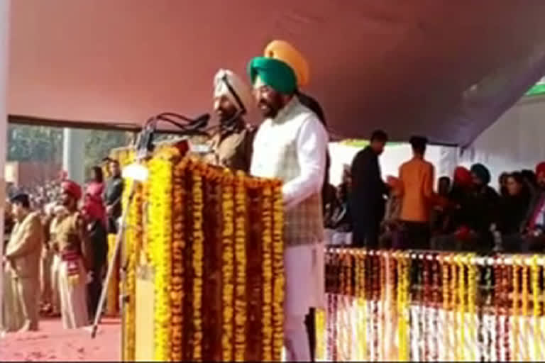 sukhbinder sarkaria hoist flag on Republic Day in Amritsar