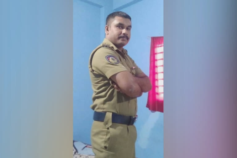 ഇടുക്കി എആർ ക്യാമ്പ്  പൊലീസുകാരൻ ആത്മഹത്യ  idukki a r camp  police officer suicide