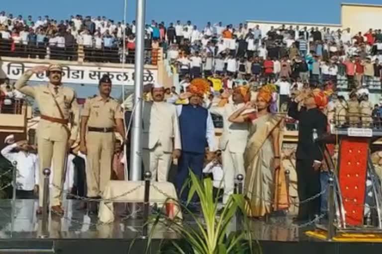 republic day celebration in dhule guardian minister abdul sattar were present