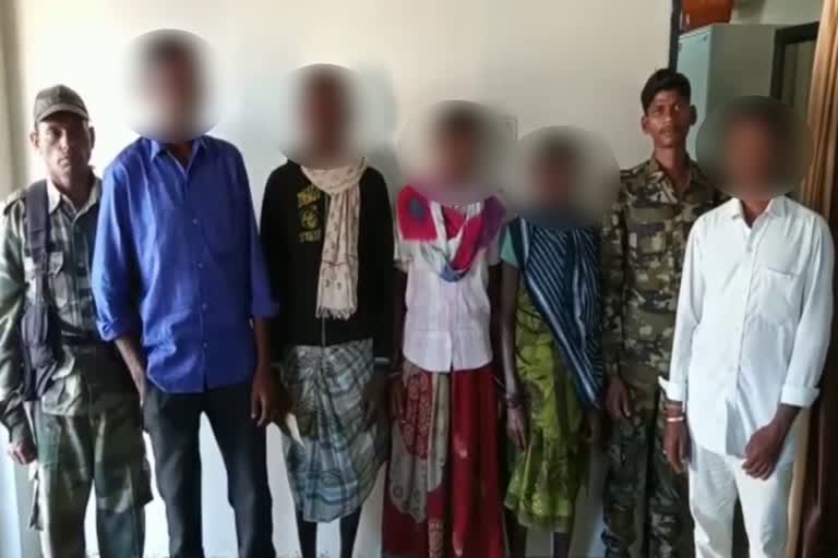 police handed over two minors to the family after releasing them from the clutches of Naxalites