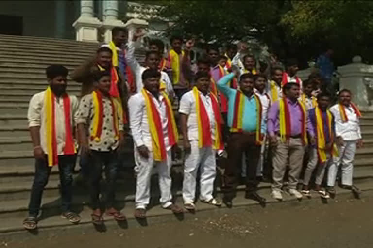 kn_klb_01_Kannada_Flag_Protest_ka10021