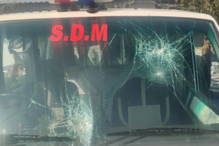 Noida: SDM among several injured in stone pelting by farmers