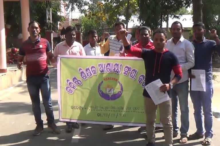 teachers-strike-at-baragarh