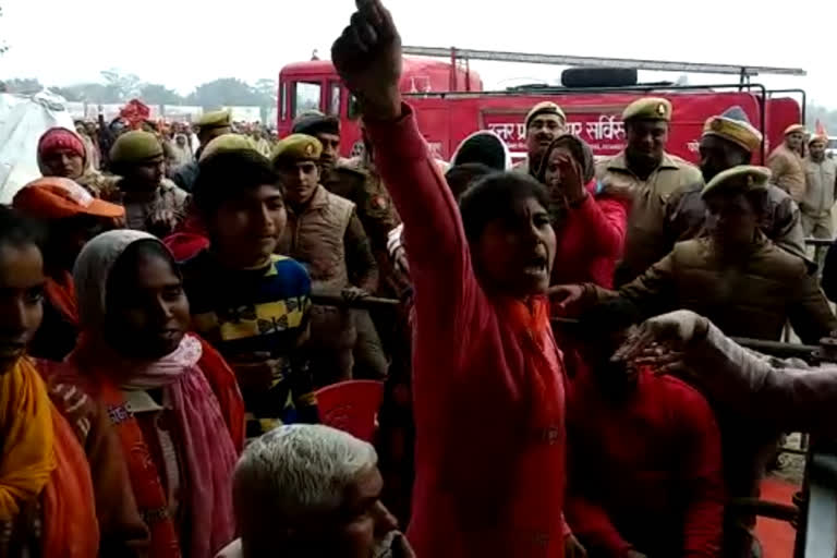 women protest during the Ganga Yatra in up