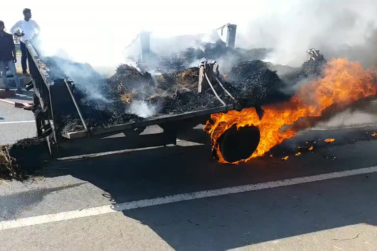 tractor fire accident on allagadda in kurnool national highway 40