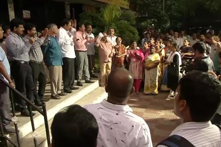 Bank employees strike