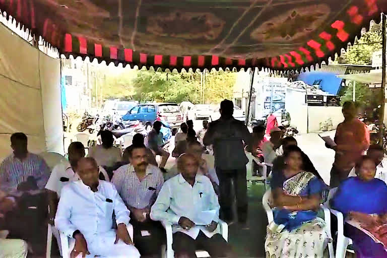 dhramkaram colony members strike about their colony issues in ameerpet