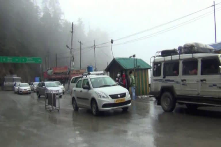 Kufri Road closed