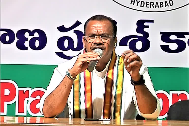 mp komati reddy venkata reddy fires on trs