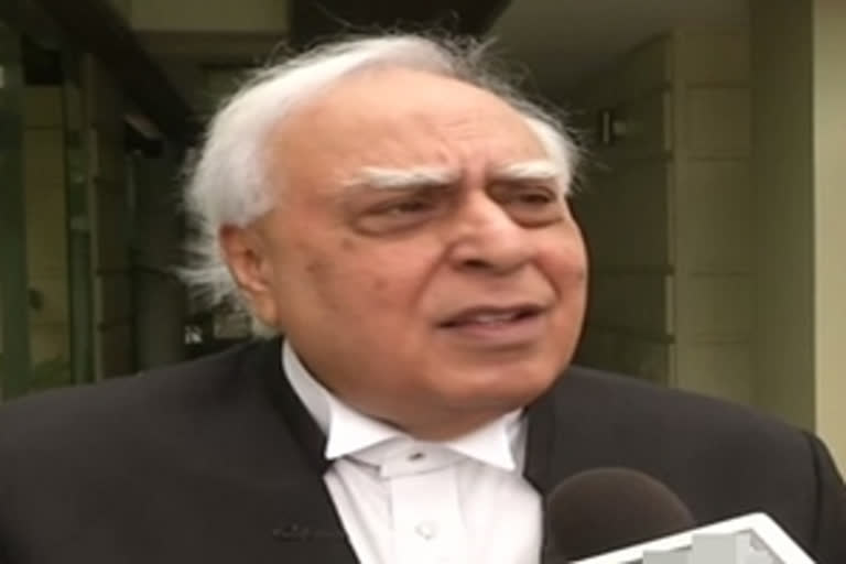 Kapil Sibal on Anurag Thakur's slogan  Anurag Thakur's 'goli maro' slogan  violation of several sections of the ipc says sibal  Anurag Thakur's slogan in Delhi's election rally  രാജ്യത്തെ ഒറ്റുകാരെ വെടിവക്കൂ  കേന്ദ്രമന്ത്രി അനുരാഗ് താക്കൂര്‍  കപിൽ സിബൽ  രാജ്യദ്രോഹി