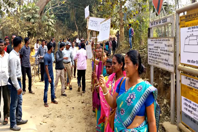 PUBLIC DEMANDING ROAD