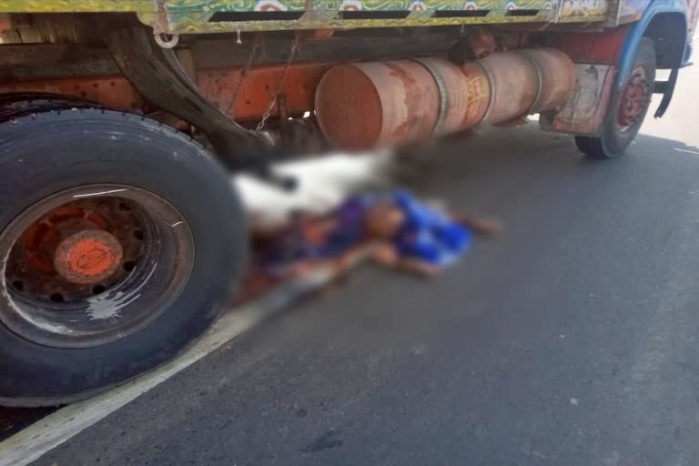 Lorry torn over on woman