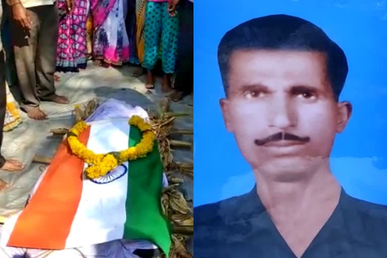 ex-servicemen-paying-tribute-to-dead-soldier-in-chikkodi