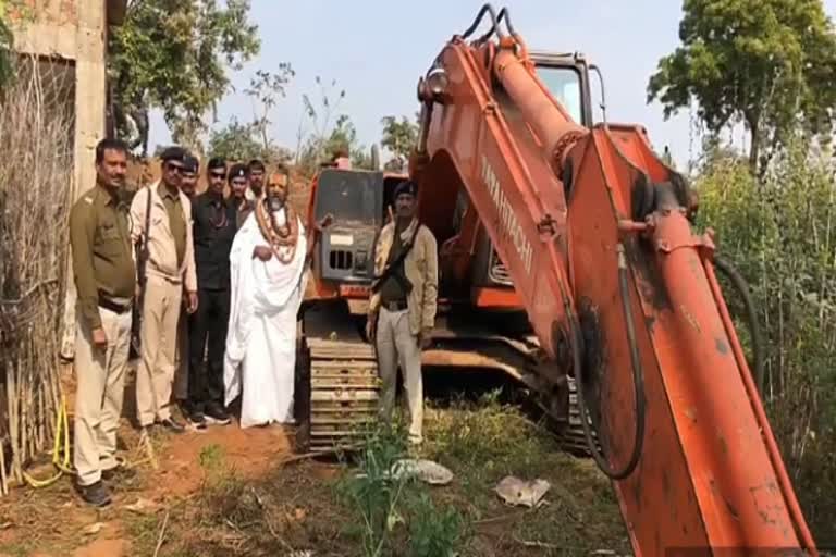 Computer Baba caught the Poclain machine in shahdol