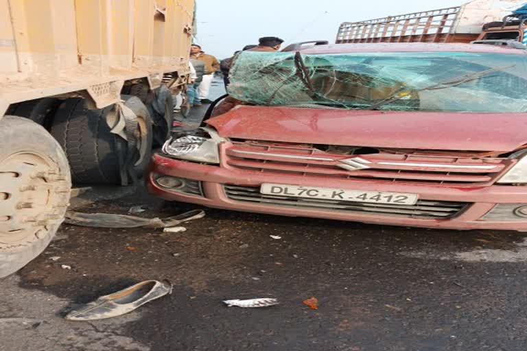 Wagonr car collided with a standing truck, driver dies in ghaziabad