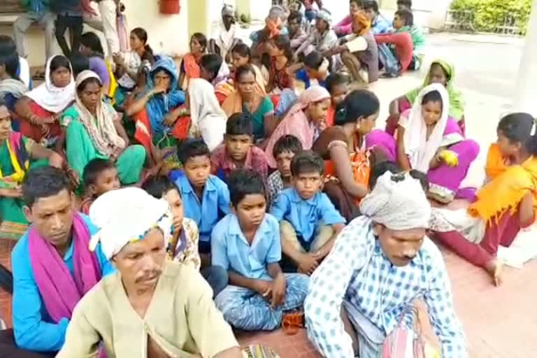 Fraud of lakhs from tribals in the name of providing benefits of government schemes