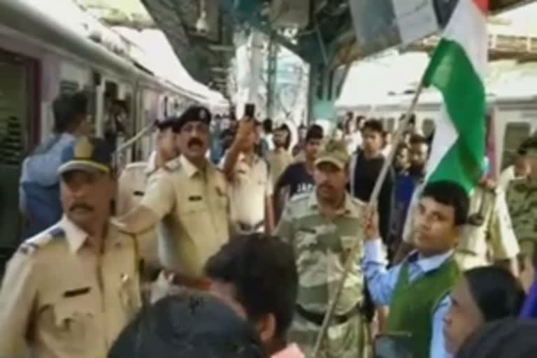 Bharat bandh: Rail roko in Mumbai, no impact in Thane