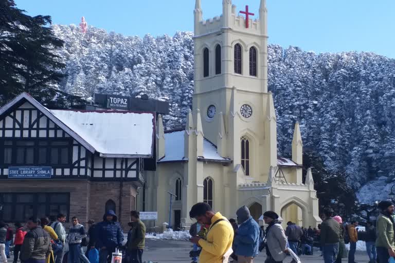 tourists enjoyed in shimla