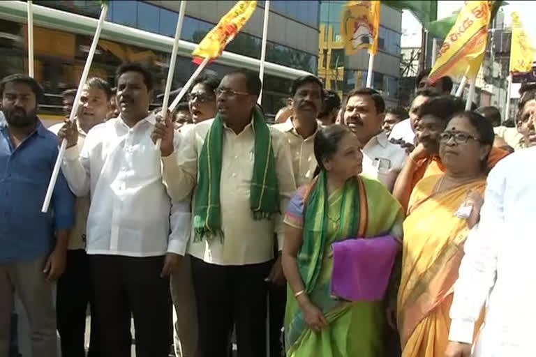 tdp leaders protest at thirupati