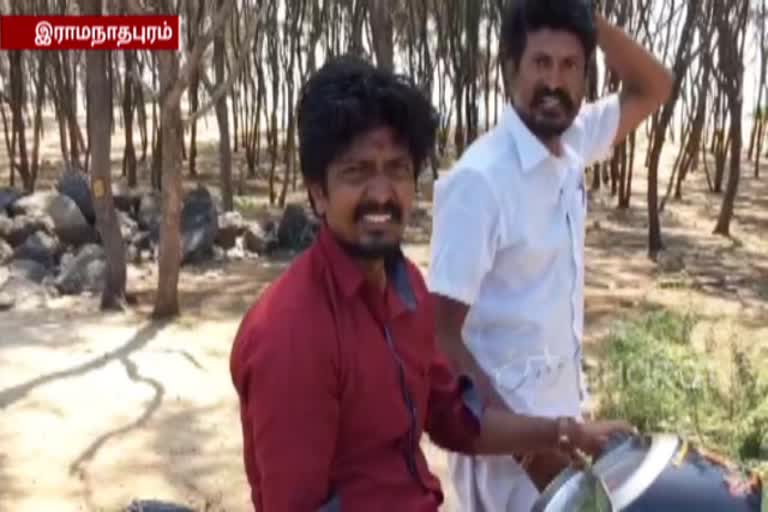 உணவகங்களுக்காக காக்கைகள் வேட்டை: இருவர் கைது!