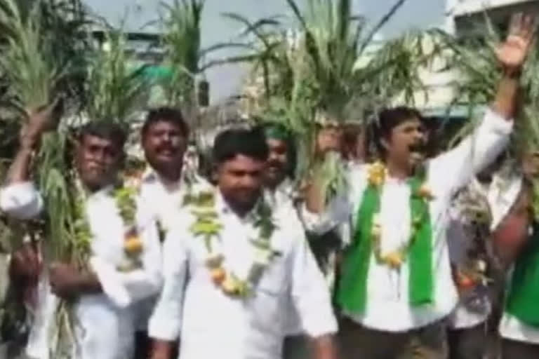 protest against at kadiri in ananthapuram district for 3 capital decision