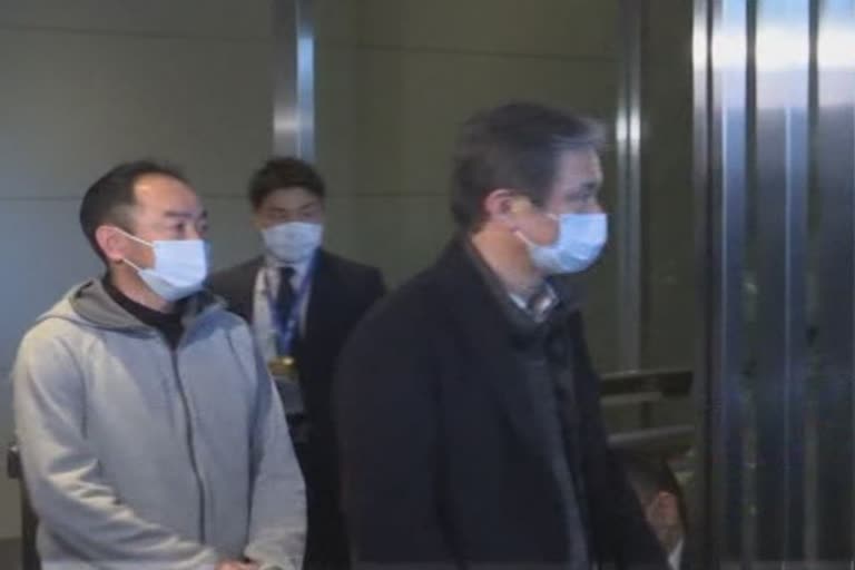 Japanese evacuated from Wuhan describe fear in virus epicentre