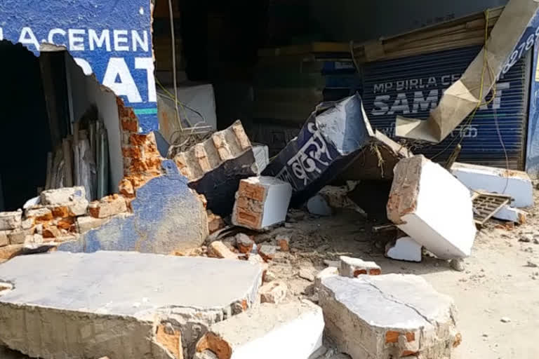 Shop collapsed due to collision with tractor