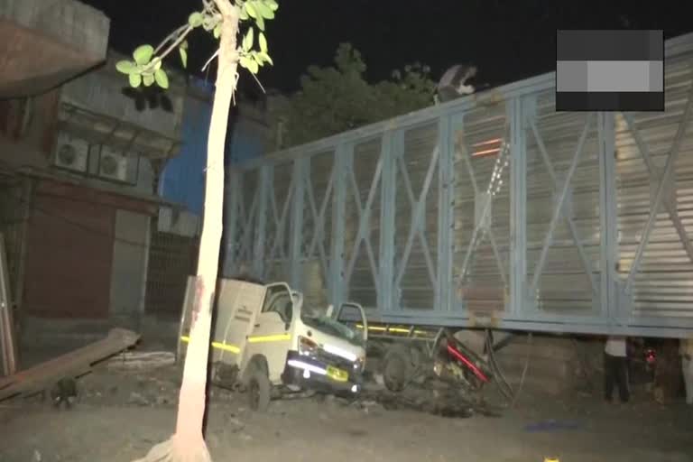 foot bridge collapse in gowandi