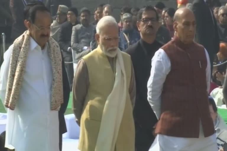 PM pays tributes to Mahatma Gandhi