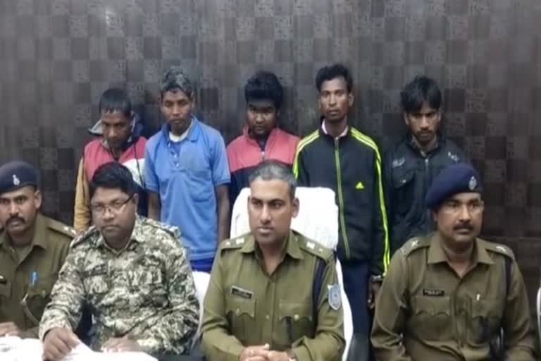 Khunti police, opium smuggling in Khunti, opium smuggler arrested, crime in khunti, खूंटी पुलिस, खूंटी में अफीम तस्करी, अफीम तस्कर गिरफ्तार