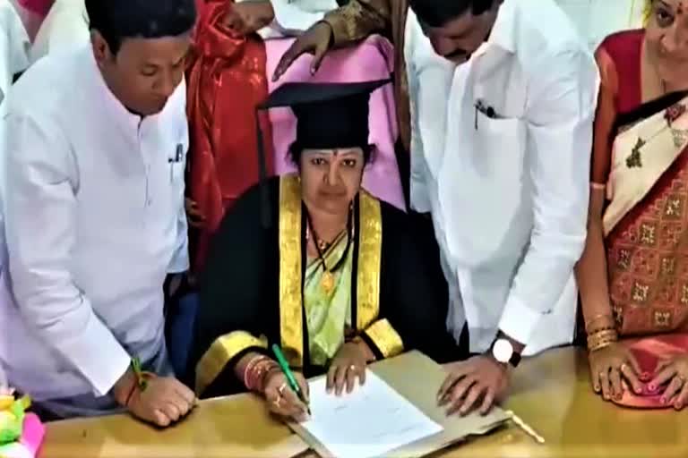 nithu kiran taken charge as a nizamabad mayor