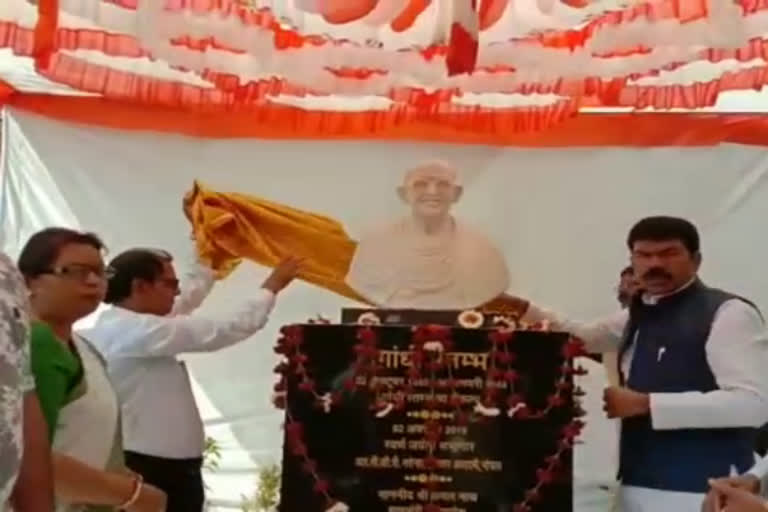 Bapu statue unveiled at SSP College Varashivani