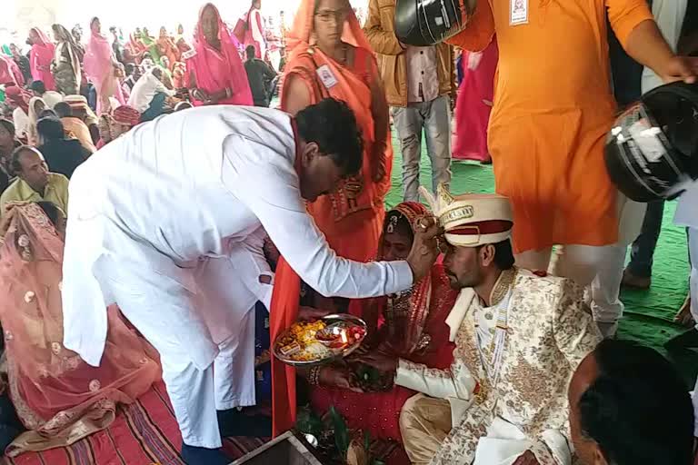 BJP MLA distributed helmet to 51 groom to avoid accident