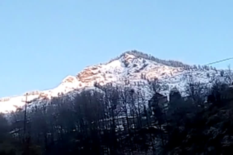 Snowfall continues in Himachal's upper regions