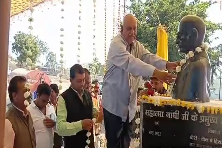 mahatma-gandhis-statue-unveiled-in-government-college-of-seoni