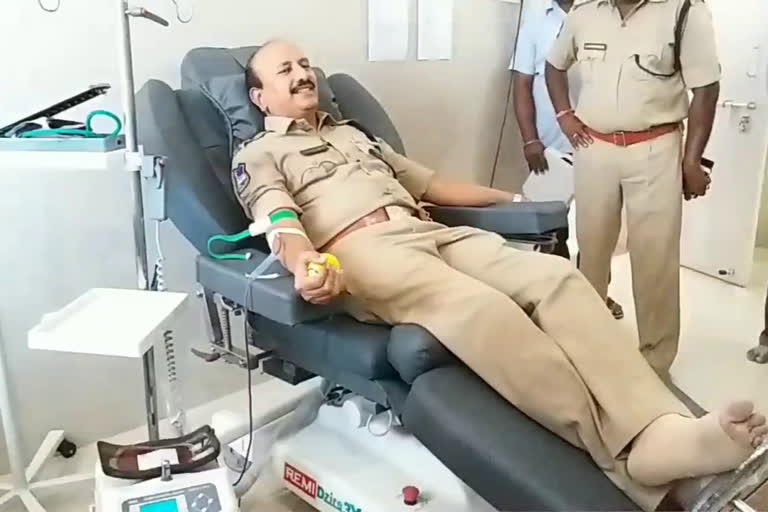 kumurambheem asifabad sp mallareddy blood donation