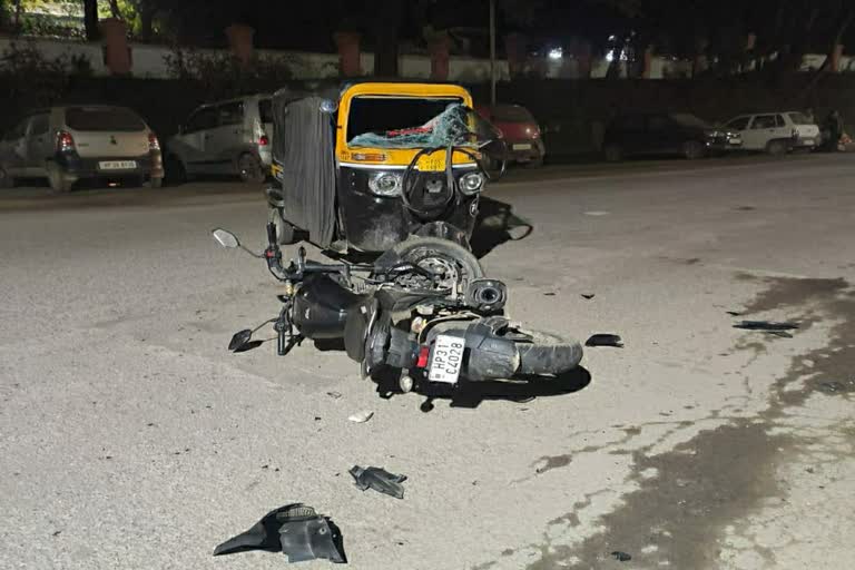 Two people injured in bike and Otto collision in Mandi