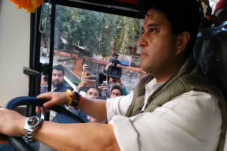 jyotiraditya scindia drive smart bus in gwalior