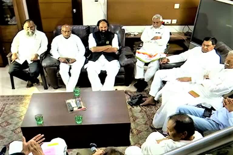 senior congress leaders meeting at uttam kumar reddy home