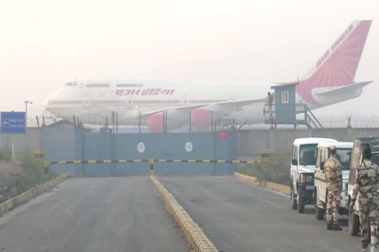 Coronavirus outbreak  Air India flight  flight from China lands at Delhi airport  കൊറോണ വൈറസ് ബാധ  ടിയാൻഹെ അന്താരാഷ്ട്ര വിമാനത്താവളം  ഐസലേഷൻ വാർഡ്  ഡൽഹി വിമാനത്താവളം