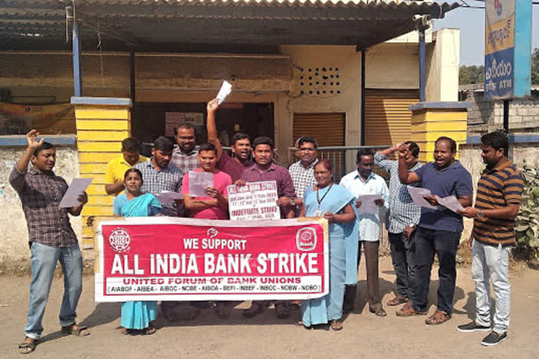 Nation-wide strike impacts banking services at PSU banks